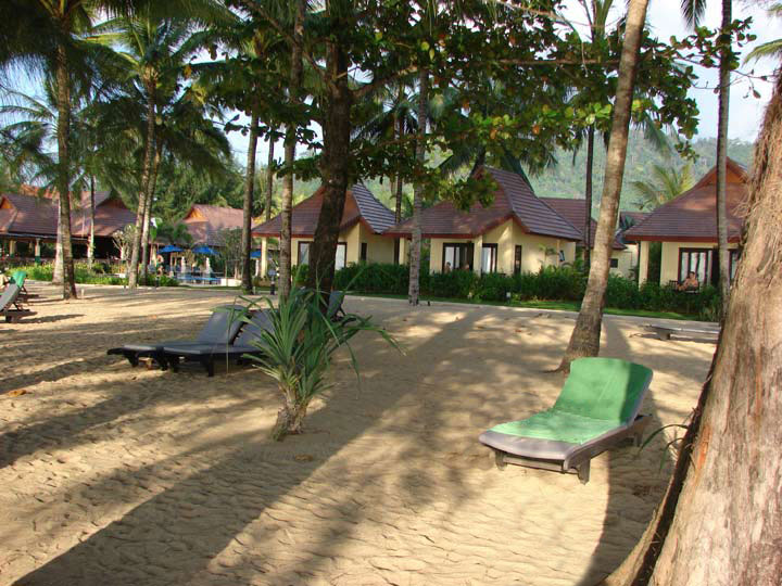Nang Thong Beach Resort 2